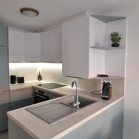1er - Chic One-bedroom With Parking - Stayinantibes Lejlighed
