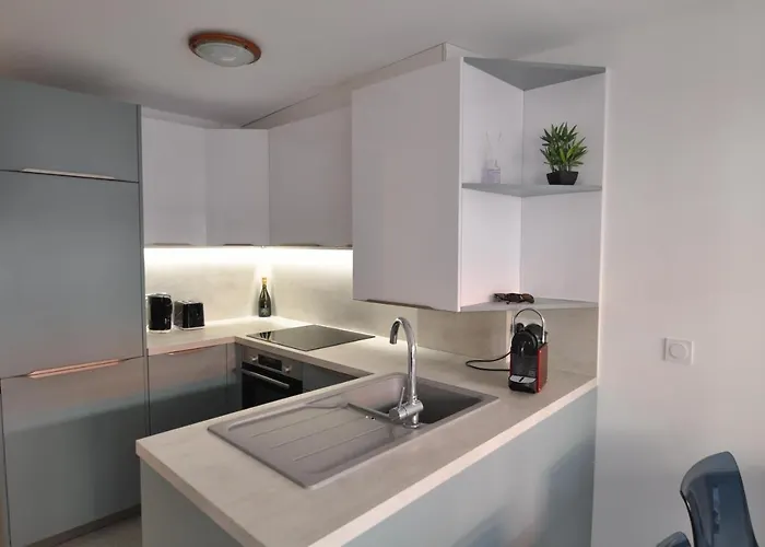 1er - Chic One-bedroom With Parking - Stayinantibes Lägenhet