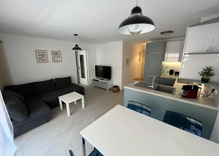 1er - Chic One-bedroom With Parking - Stayinantibes