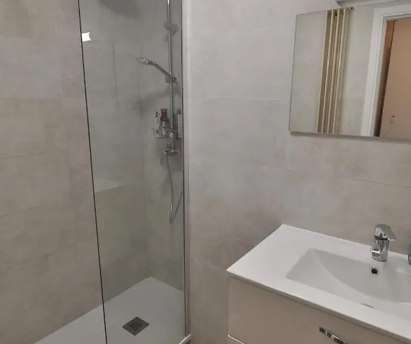 Daire 1er - Chic One-bedroom With Parking - Stayinantibes *