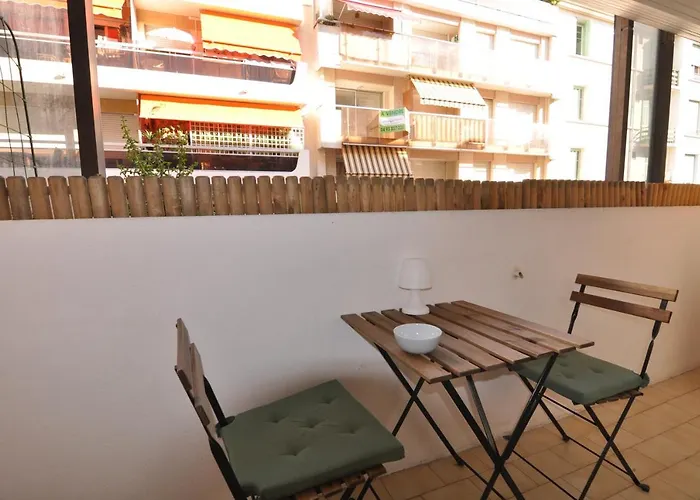 1er - Chic One-bedroom With Parking - Stayinantibes Апартаменты