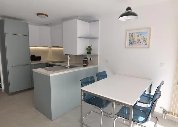 Апартаменты 1er - Chic One-bedroom With Parking - Stayinantibes