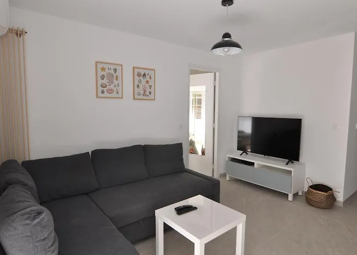 1er - Chic One-bedroom With Parking - Stayinantibes 公寓