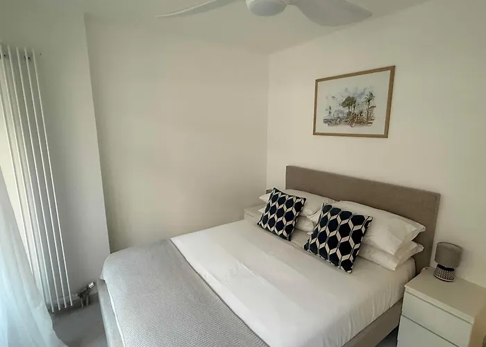 1er - Chic One-bedroom With Parking - Stayinantibes アパート アンティーブ